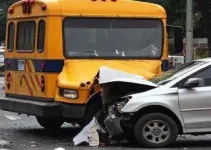 acidente grave com van escolar em Guarulhos