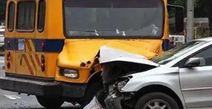 acidente grave com van escolar em Guarulhos