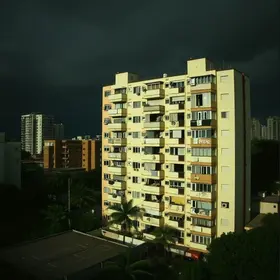 moradora foi flagrada xingando e humilhando zelador