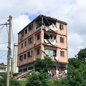 prédio de quatro andares desaba em Guarulhos