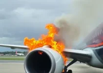 motor de avião em chamas